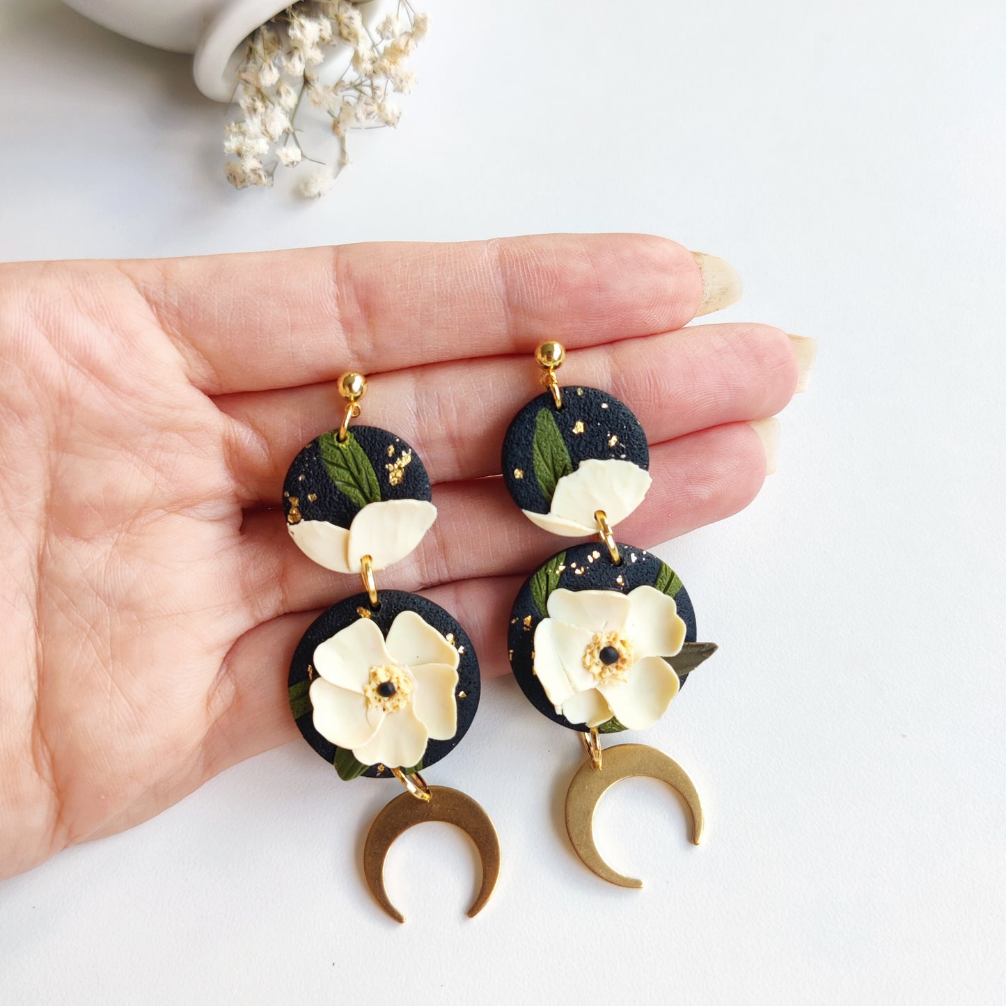 Boucles d’oreilles florales noir
