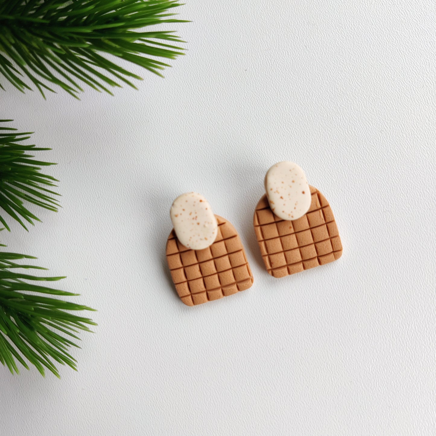 Retro earrings | Polymer clay earrings | Artisanal | Handmade | Jewellery | Minimalist | Christmas | Polymer Clay | Stud Earrings