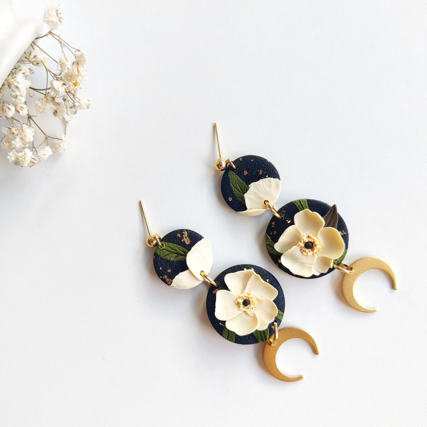 Boucles d’oreilles florales noir