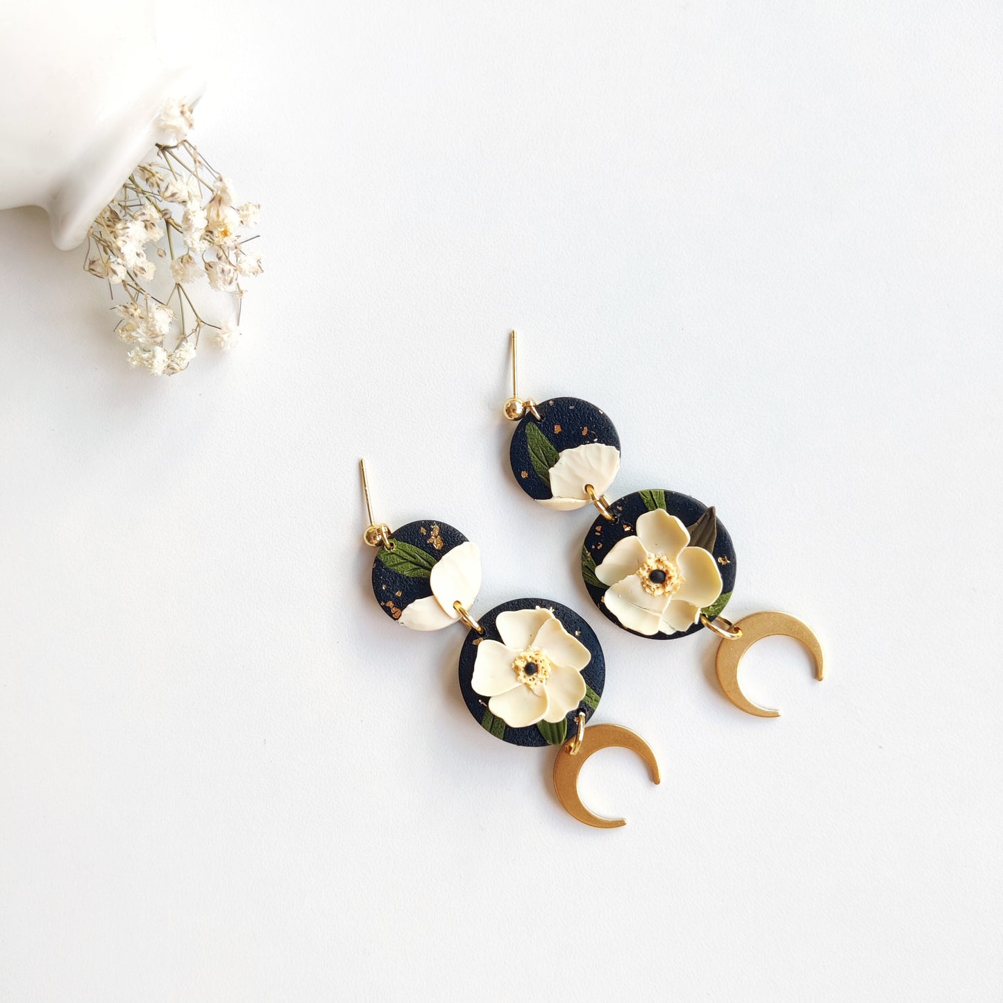Boucles d’oreilles florales noir