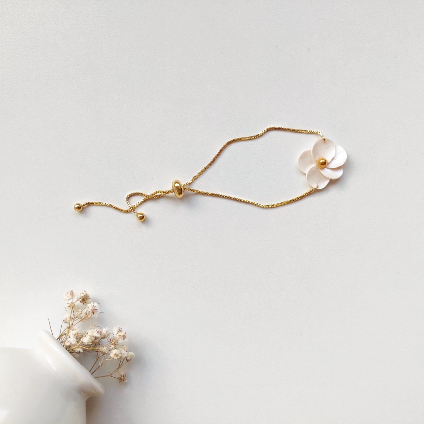 Gourmette et boucles d’oreilles pour mariée
