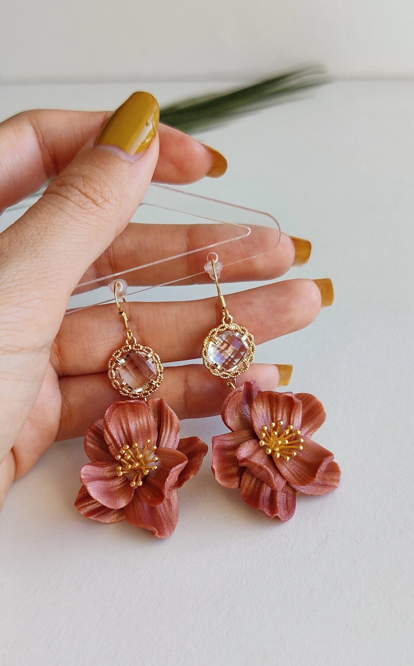 Pink and gold floral dangle earrings | Modern flower bridal earrings | Wedding flower earrings handmade | Floral bridal jewelry for brides