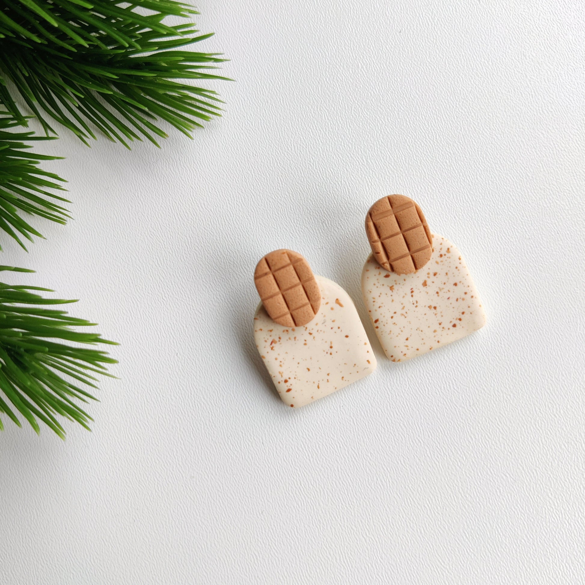 Retro earrings | Polymer clay earrings | Artisanal | Handmade | Jewellery | Minimalist | Christmas | Polymer Clay | Stud Earrings