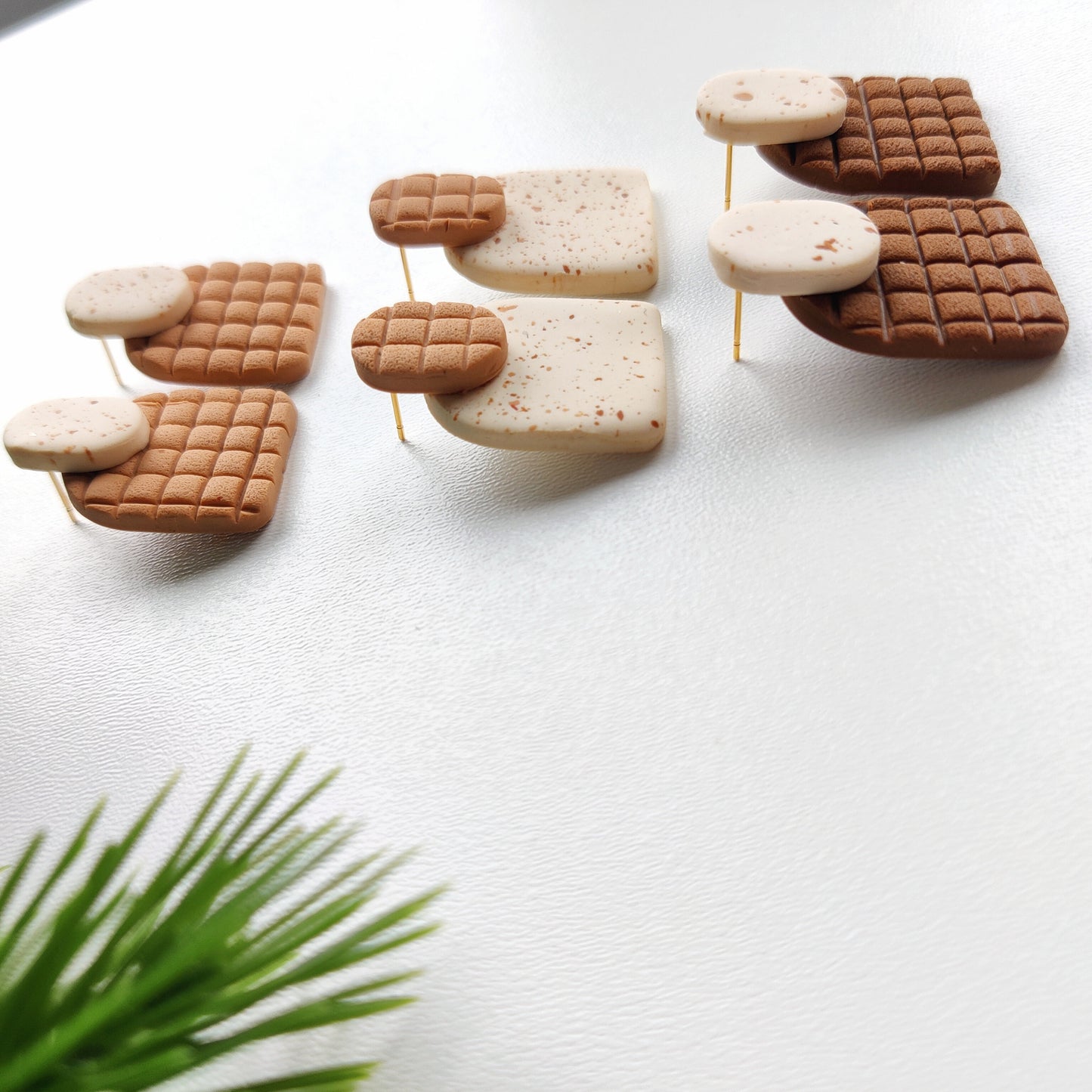 Retro earrings | Polymer clay earrings | Artisanal | Handmade | Jewellery | Minimalist | Christmas | Polymer Clay | Stud Earrings