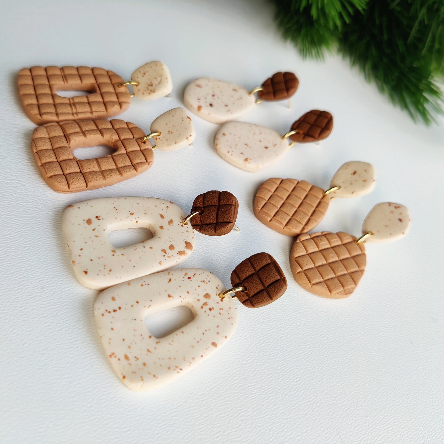 Retro earrings | Polymer clay earrings | Artisanal | Handmade | Jewellery | Minimalist | Christmas | Polymer Clay | Dangle Earrings