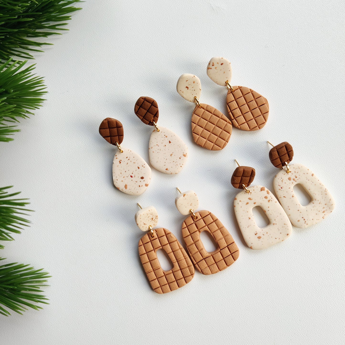 Retro earrings | Polymer clay earrings | Artisanal | Handmade | Jewellery | Minimalist | Christmas | Polymer Clay | Dangle Earrings