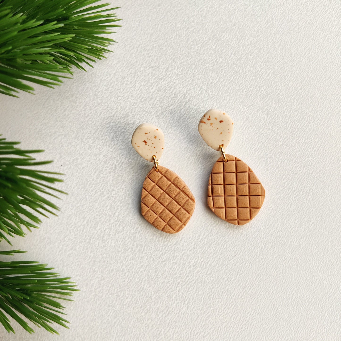Retro earrings | Polymer clay earrings | Artisanal | Handmade | Jewellery | Minimalist | Christmas | Polymer Clay | Dangle Earrings
